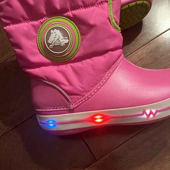 Crocs size 5 women’s light up winter boots - Picture 4 of 4